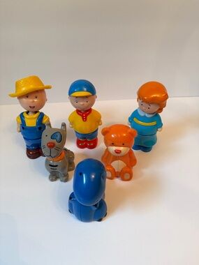 Caillou PBS Kids Build A Figure Pop Apart Snap Play Figures 2006 Famosa Lot Of 6
